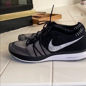 Gently used Nike Flyknit trainers (Oreo)